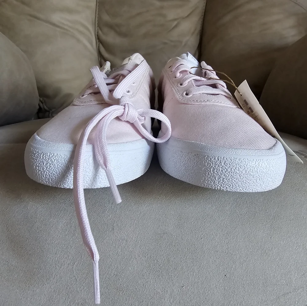 Adidas nwt vulcraid3R light pink petal skateboarding sneakers size 10‎